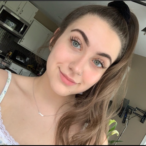 Meet your Posher, Emma - Picture 1 of 1